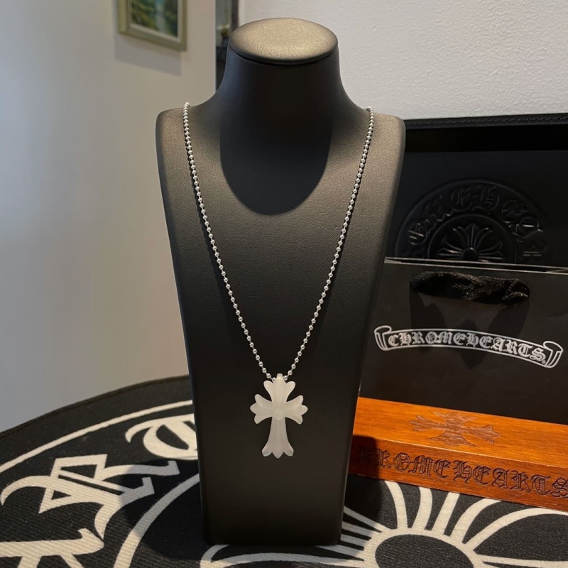 Ch**me He**ts necklaces